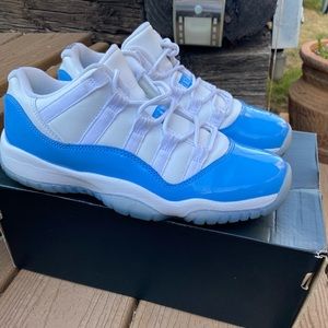 Air Jordan 11 low university blue 5y